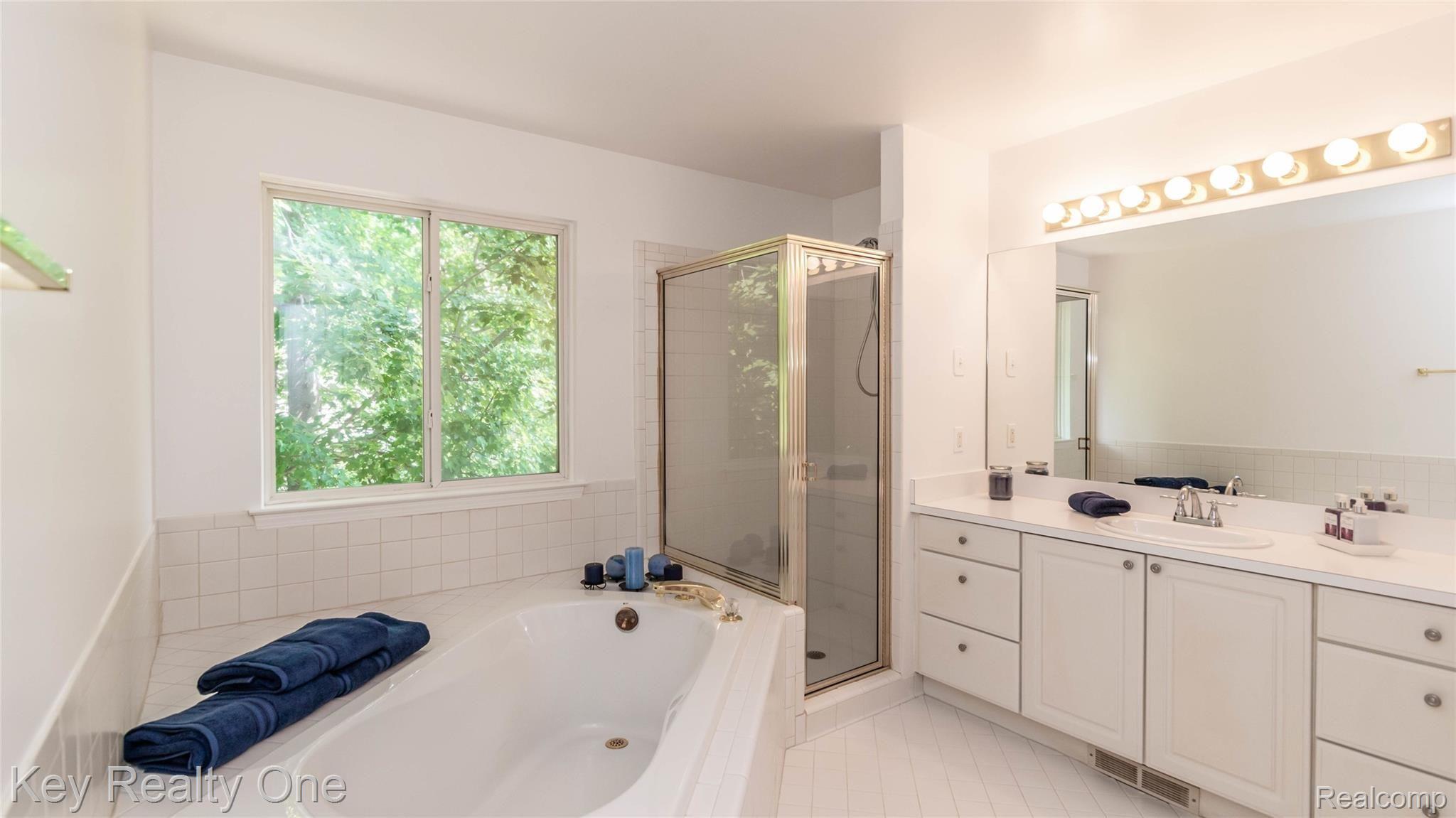3530 Kossuth Road Lake Orion, MI 48360 - Photo 19 of 28 034_46.jpg