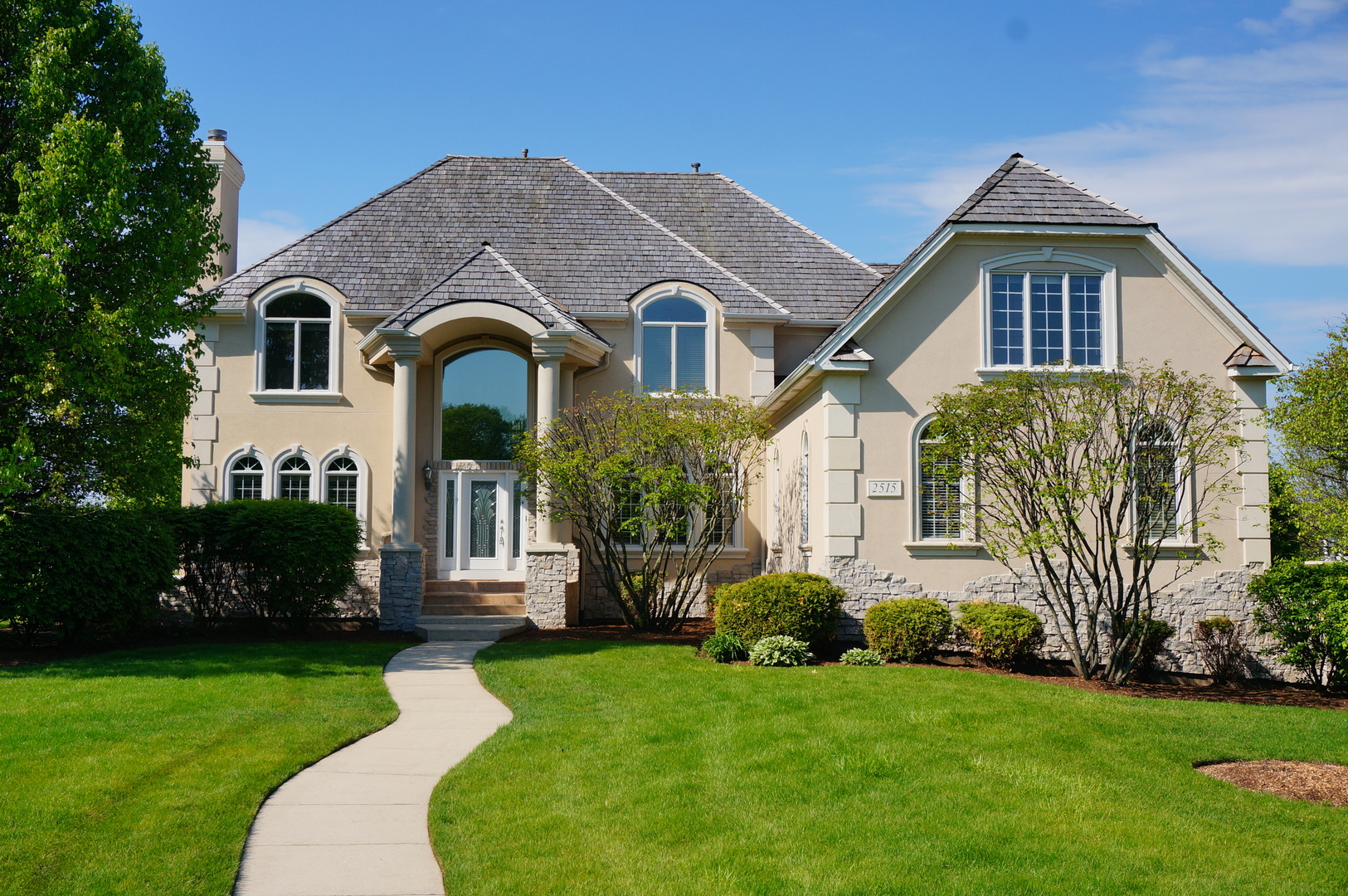 2515 Hanford Lane Aurora, IL 60502 - Photo 1 of 2 a front view of a house with a garden