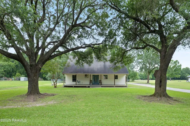 $390,000 | 334 Meche Road, Carencro, LA 70520
