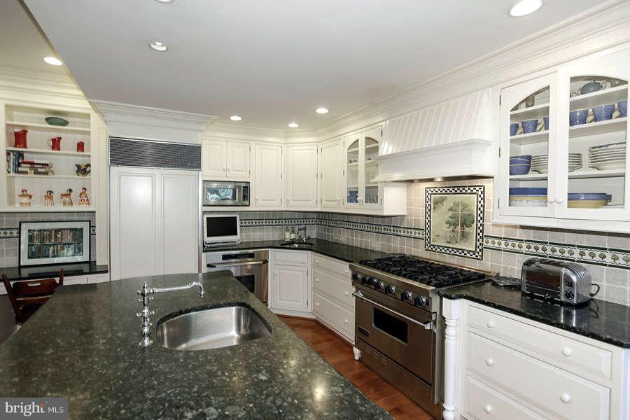 8805 Belmart Road Potomac, MD 20854 - Photo 11 of 29 Kitchen
