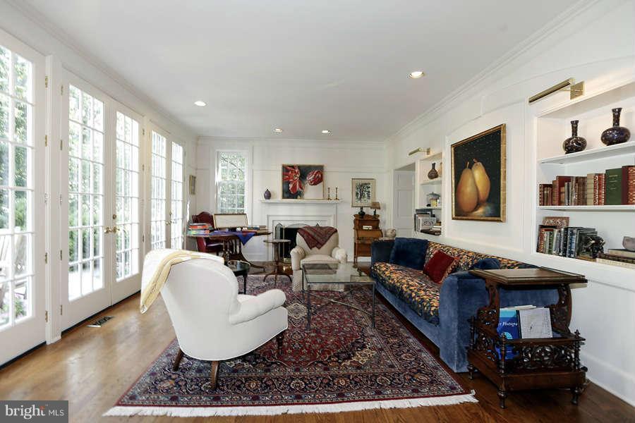 8805 Belmart Road Potomac, MD 20854 - Photo 12 of 29 Family Room