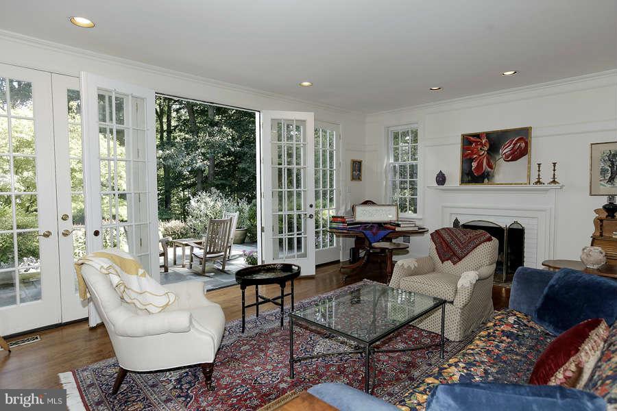 8805 Belmart Road Potomac, MD 20854 - Photo 14 of 29 Family Room
