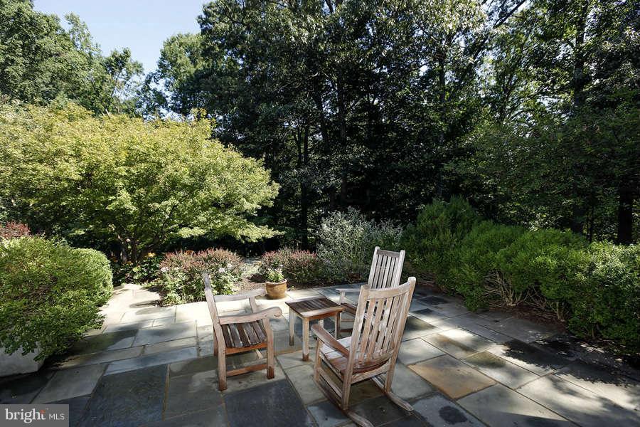 8805 Belmart Road Potomac, MD 20854 - Photo 15 of 29 Exterior (Rear)