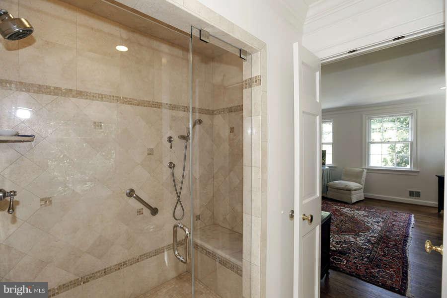 8805 Belmart Road Potomac, MD 20854 - Photo 20 of 29 Bath (Master)