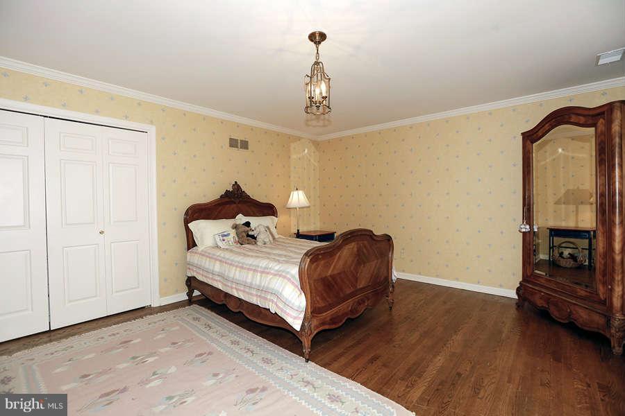 8805 Belmart Road Potomac, MD 20854 - Photo 22 of 29 Bedroom