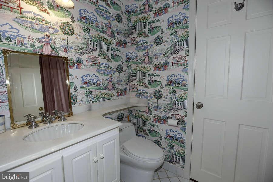 8805 Belmart Road Potomac, MD 20854 - Photo 23 of 29 Bath