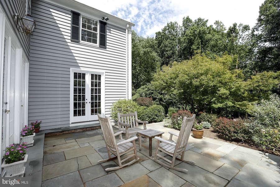8805 Belmart Road Potomac, MD 20854 - Photo 27 of 29 Exterior (Rear)