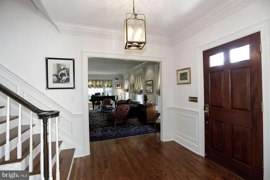 8805 Belmart Road Potomac, MD 20854 - Photo 5 of 29 Interior (General)
