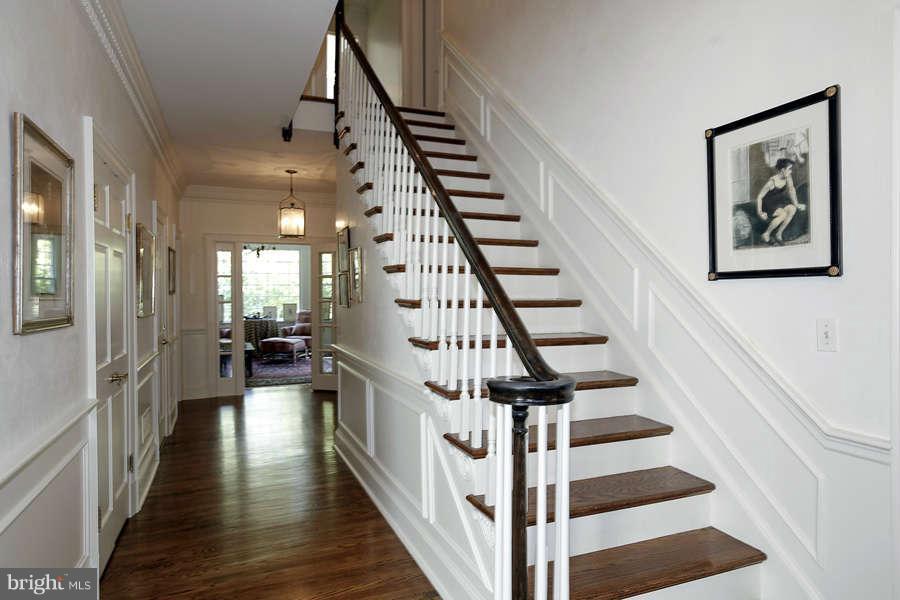 8805 Belmart Road Potomac, MD 20854 - Photo 6 of 29 Interior (General)