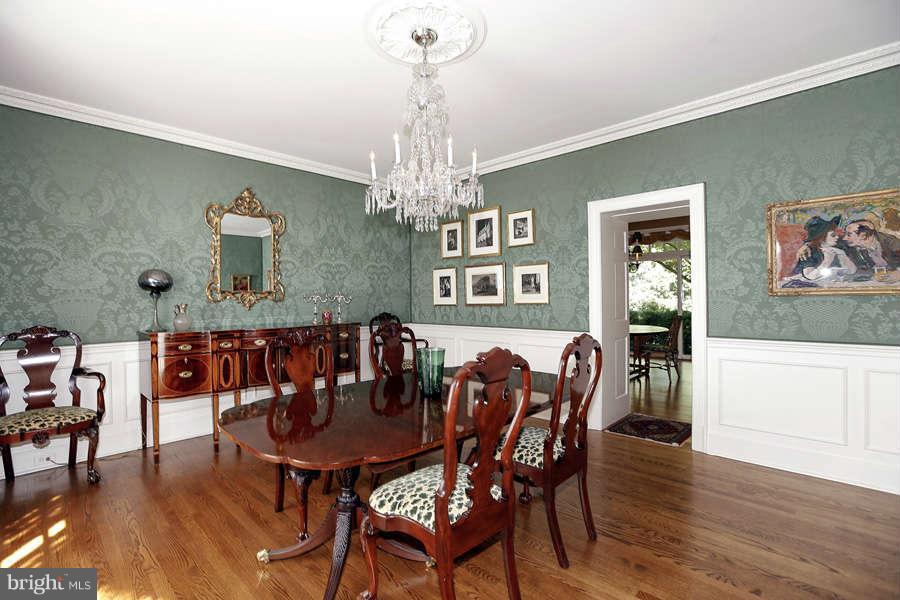 8805 Belmart Road Potomac, MD 20854 - Photo 9 of 29 Dining Room
