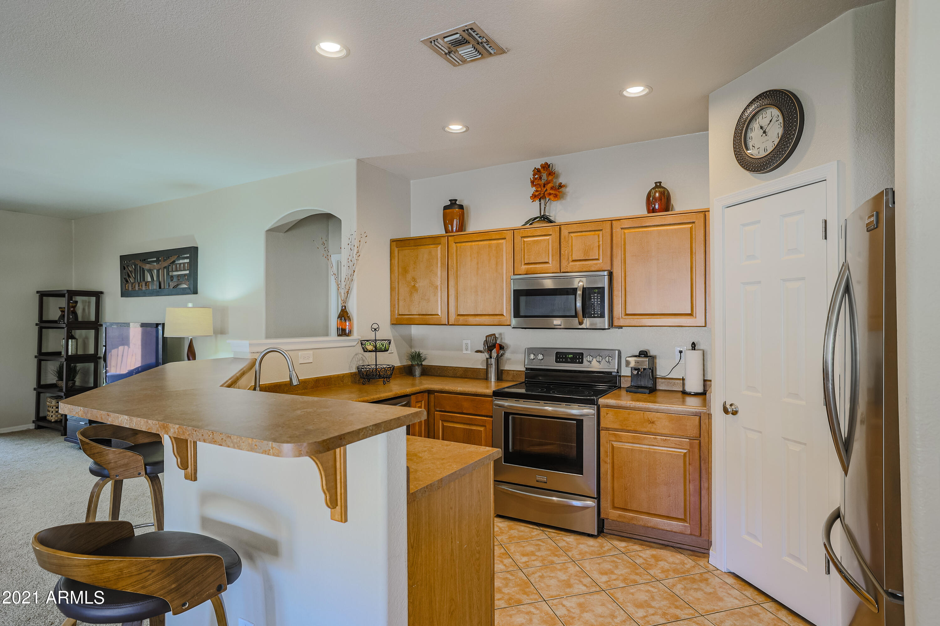 3031 East Fremont Road Phoenix, AZ 85042 - Photo 9 of 28 Kitchen w/Breakfast Bar