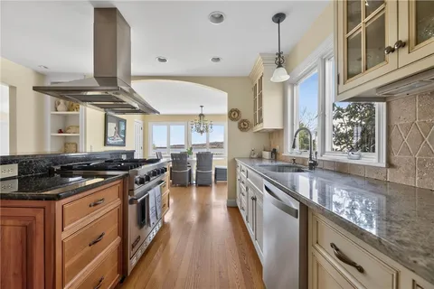 $2,995,000 | 38 Pierce Avenue, Jamestown, RI 02835
