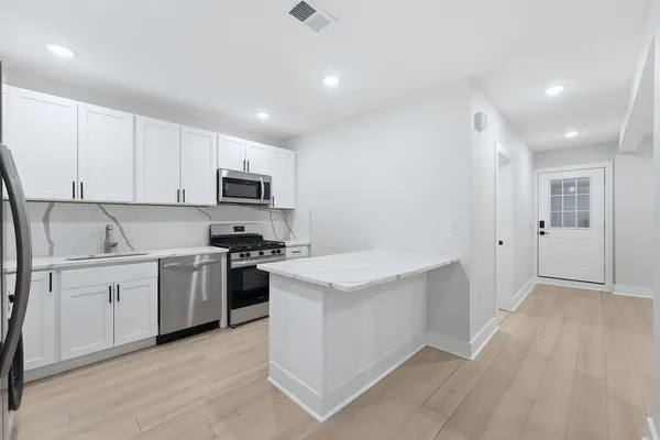 $2,750 | 1205 Hillside Place, Unit 2, North Bergen, NJ 07047