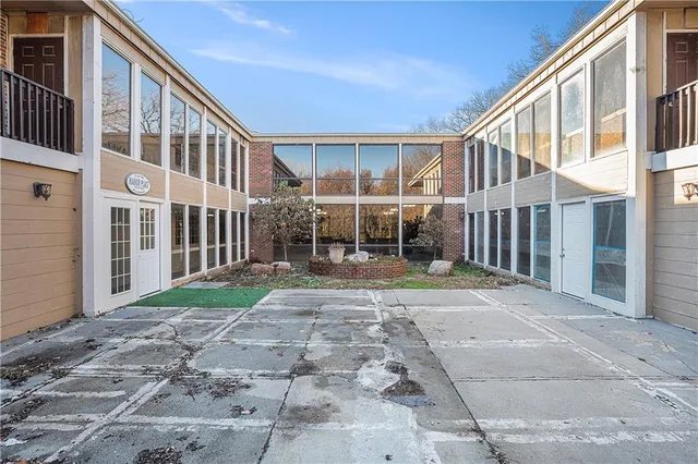 $3,365,000 | 6016 Leavenworth Road, Kansas City, KS 66104