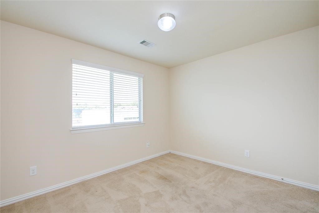 5136 Gable Lane Houston, TX 77066 - Photo 18 of 25 Huge primary bedroom!