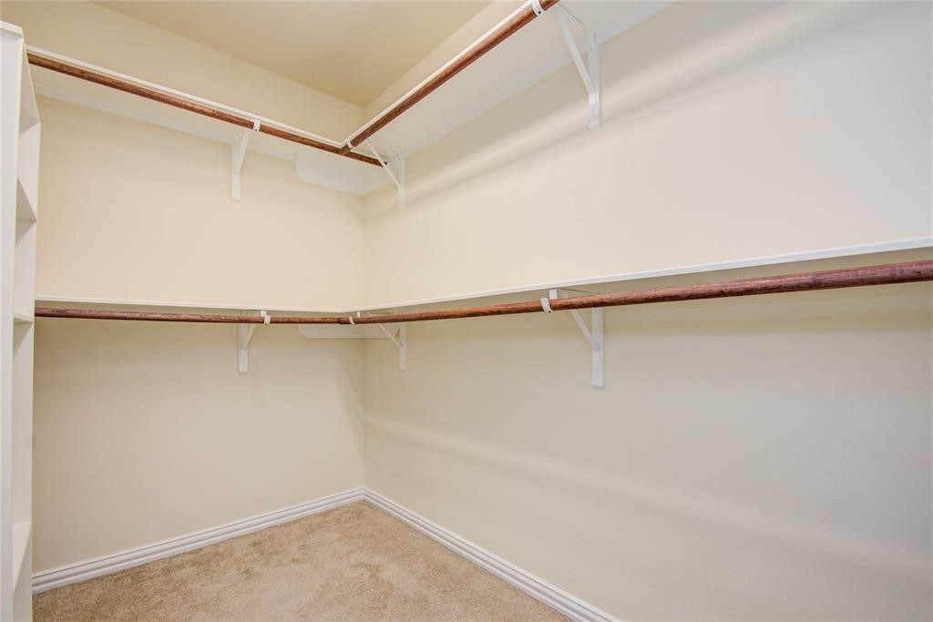 5136 Gable Lane Houston, TX 77066 - Photo 20 of 25 Spacious primary bedroom closet.