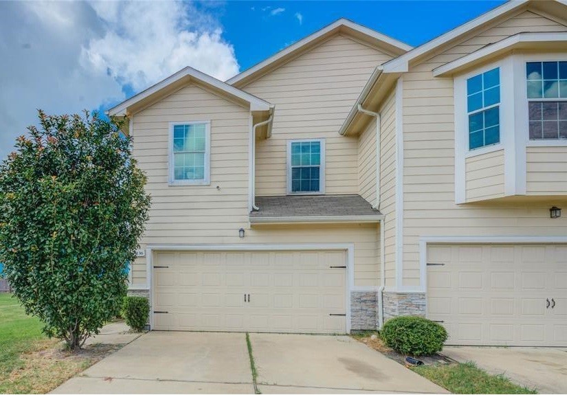 5136 Gable Lane Houston, TX 77066 - Photo 2 of 25 This end unit townhome sits peacefully at the end of a cul de sac with a spacious side yard.