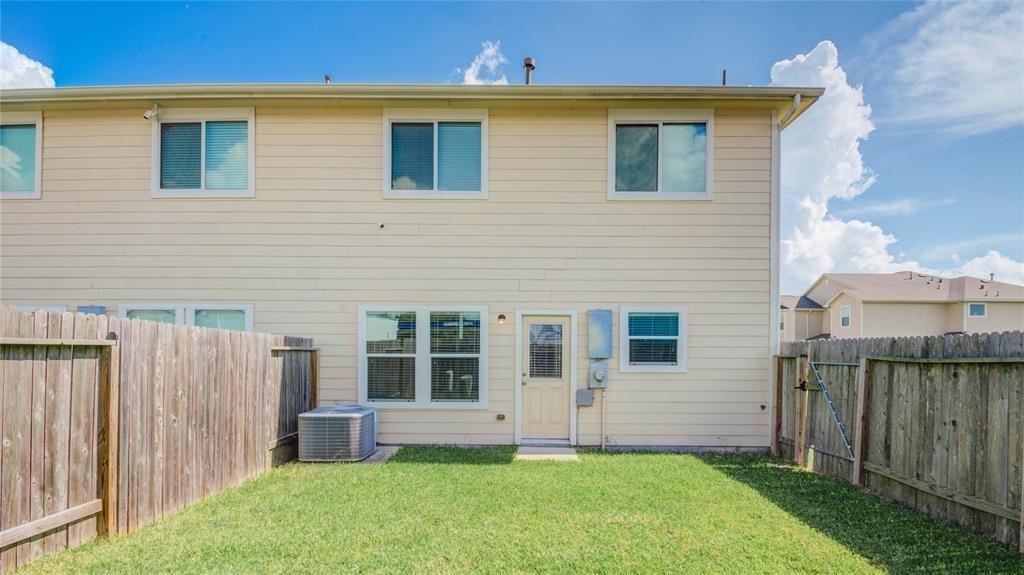 5136 Gable Lane Houston, TX 77066 - Photo 24 of 25 There's even room for Fido!