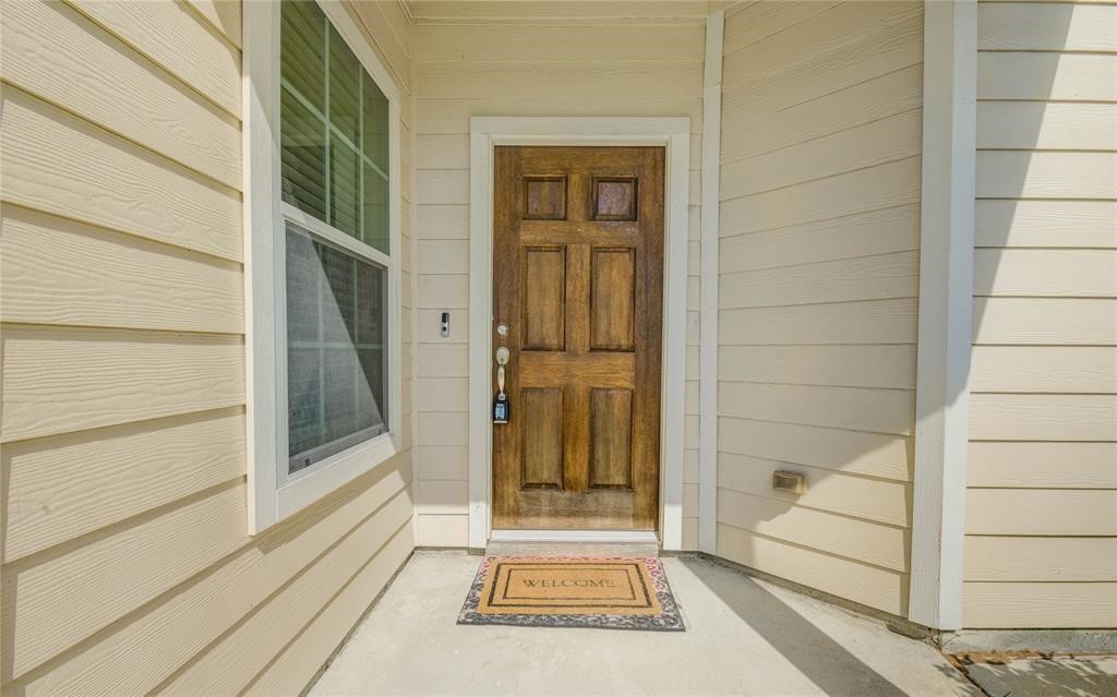 5136 Gable Lane Houston, TX 77066 - Photo 4 of 25 Be ready to discover this home's beauty.