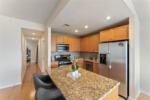 $899,000 | 122-06 Powell Cove Boulevard, Unit 132 | College Point