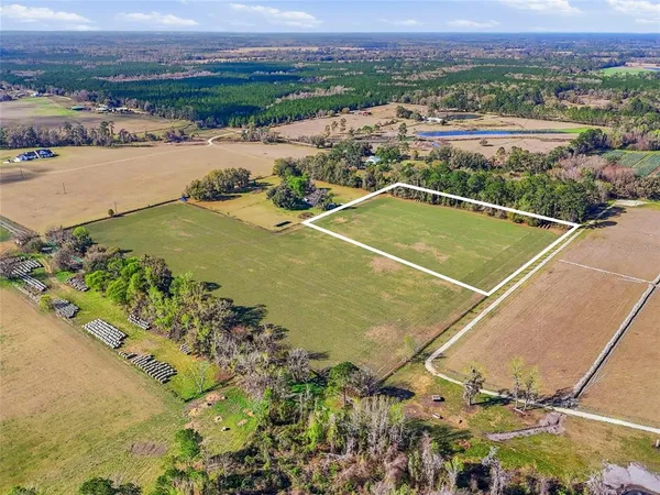 a view of a tennis court