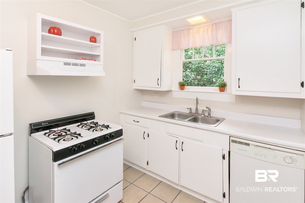 2056 Old Government Street Mobile, AL 36606 - Photo 20 of 36