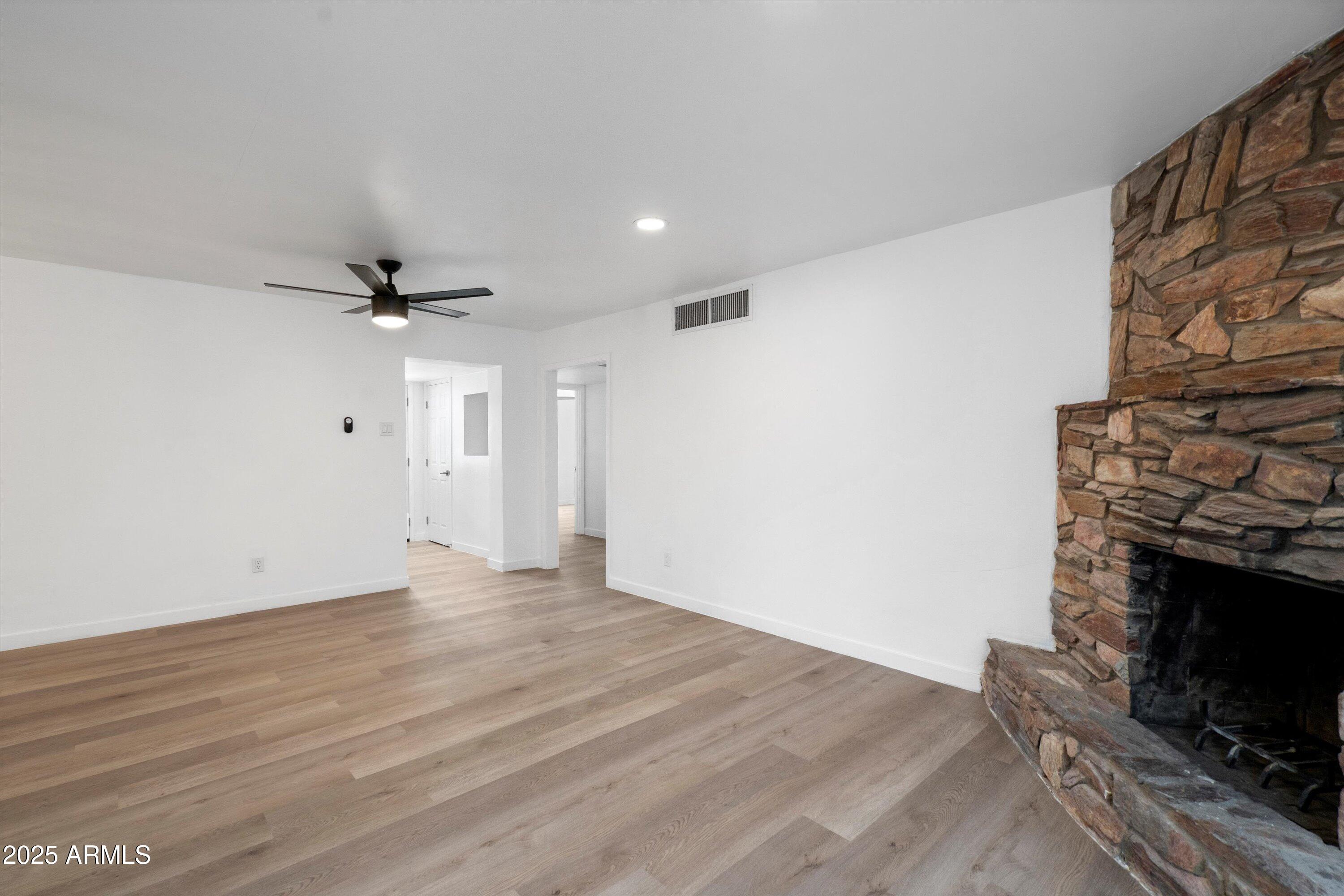 1702 West Indian School Road Phoenix, AZ 85015 - Photo 20 of 38 22-Living Room