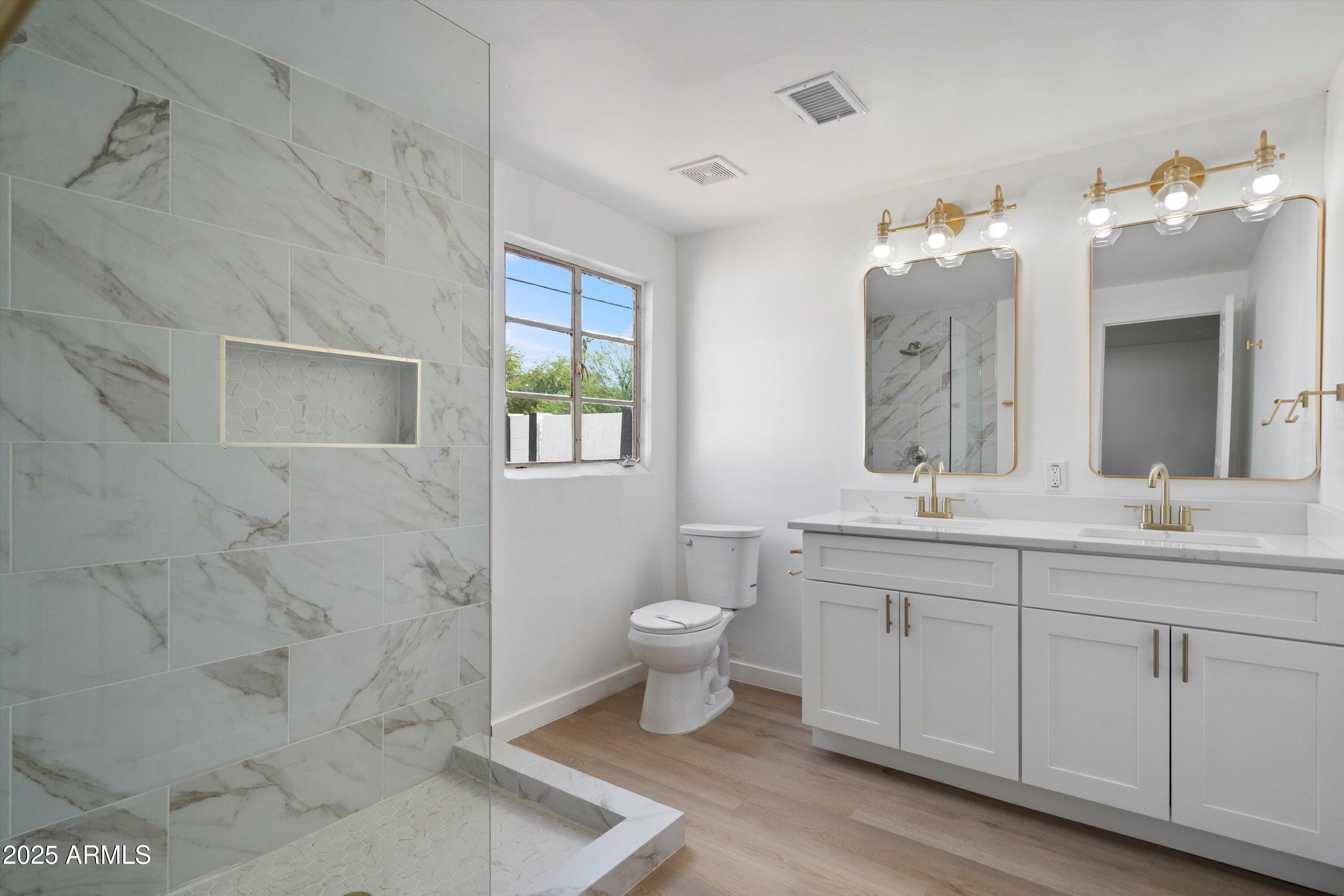 1702 West Indian School Road Phoenix, AZ 85015 - Photo 25 of 38 27-Primary Bathroom