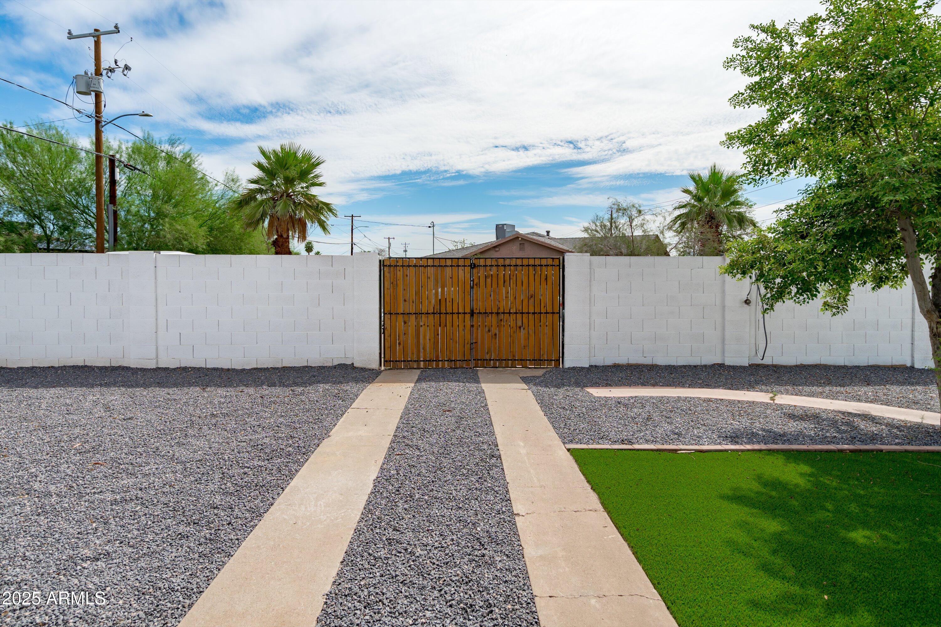 1702 West Indian School Road Phoenix, AZ 85015 - Photo 8 of 38 10-RV Gate