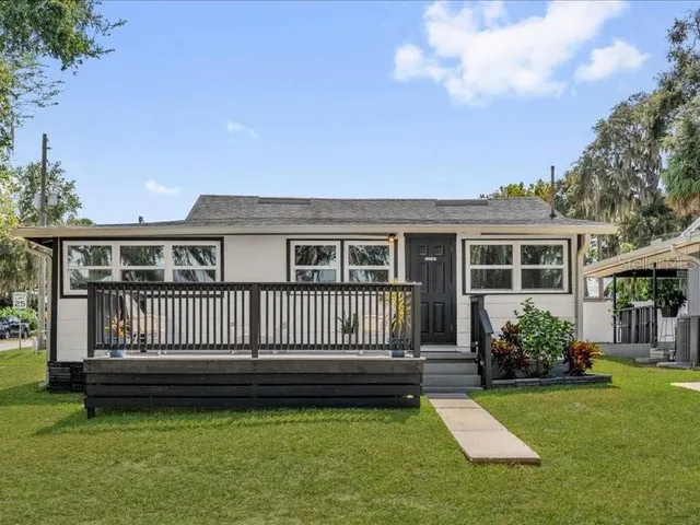 $250,000 | 1214 East Caroline Street, Tavares, FL 32778