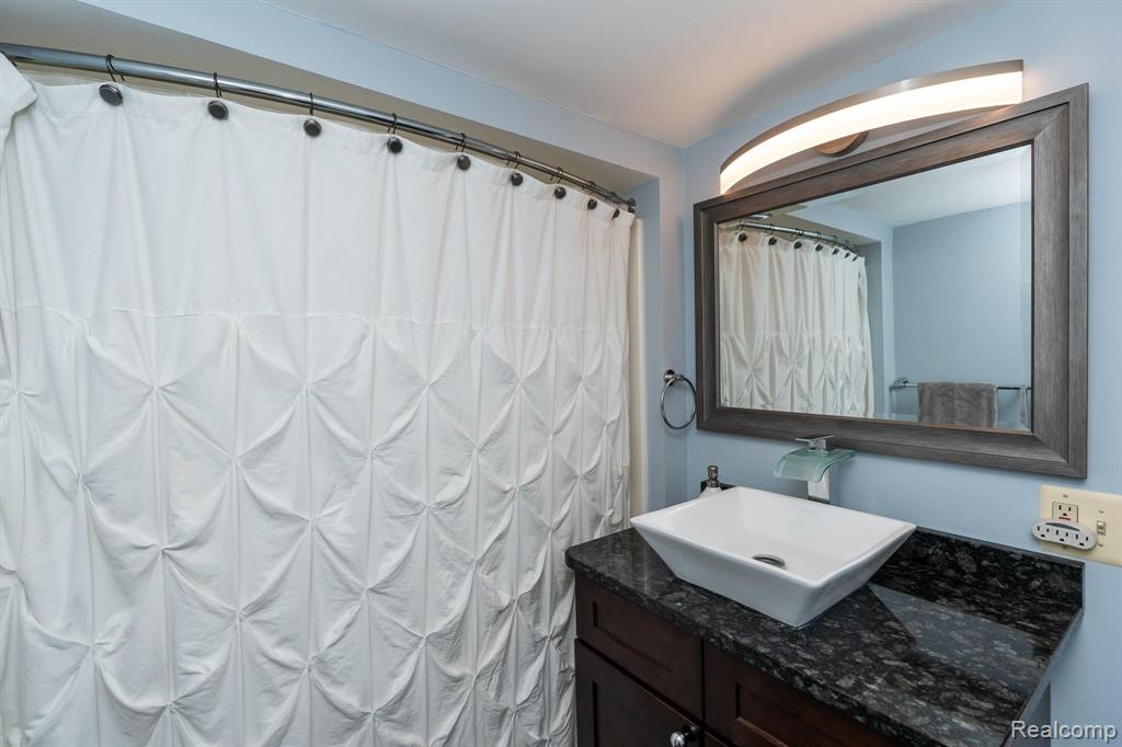 2341 West Auburn Road Rochester Hills, MI 48309 - Photo 27 of 57