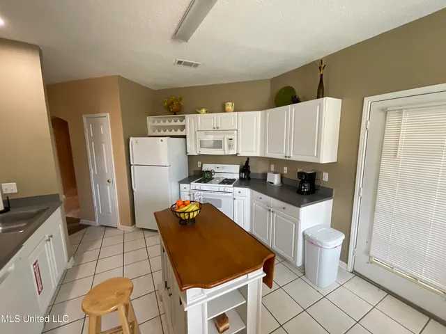 $299,000 | 2252 Beach Drive, Unit 406, Gulfport, MS 39507