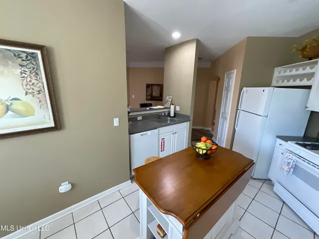 $299,000 | 2252 Beach Drive, Unit 406, Gulfport, MS 39507