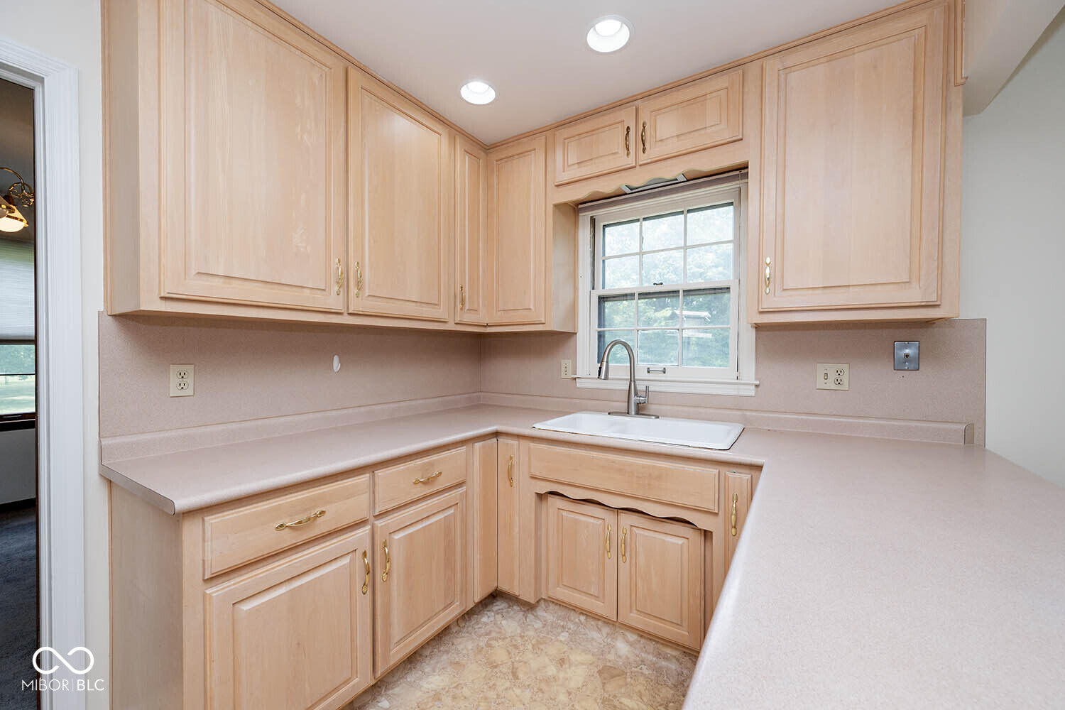 8959 Rexford Road Indianapolis, IN 46260 - Photo 18 of 51 Gallery Image 18