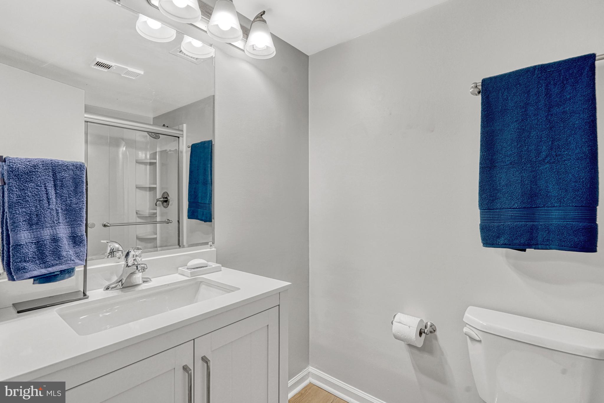 5815 Cove Landing Road, Unit 204 Burke, VA 22015 - Photo 29 of 39 primary bed en-suite