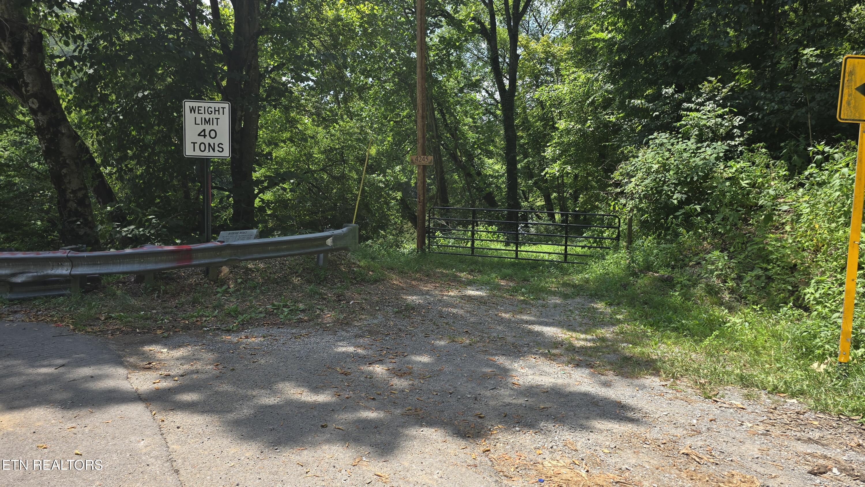 4245 Cave Springs Road Tazewell, TN 37879 - Photo 2 of 14 Entrance