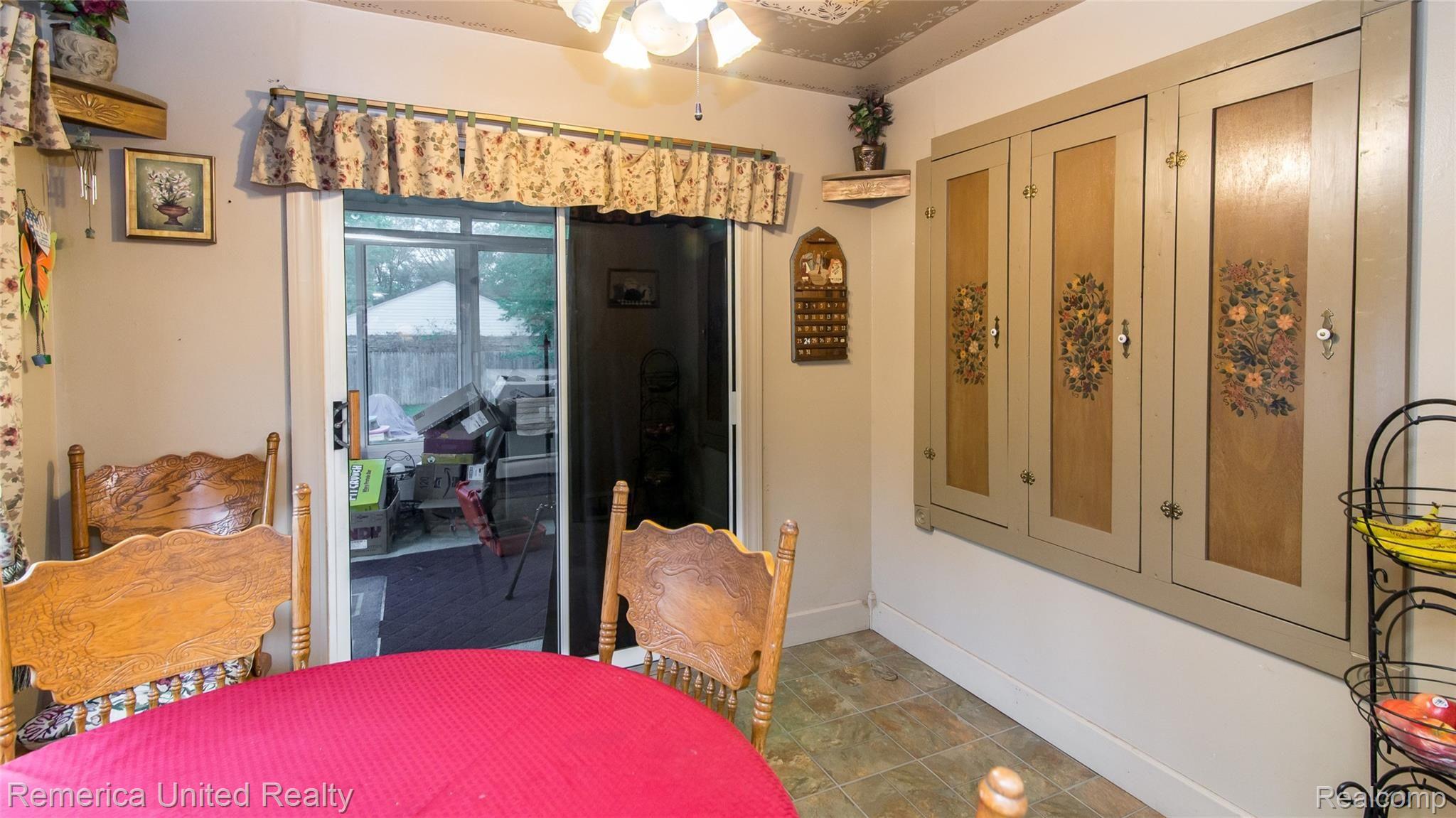 21107 Inkster Road Farmington, MI 48336 - Photo 9 of 41 023_11.jpg