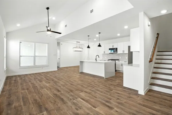 $2,186 | 1860 Dry Cherry Lane, Unit B, Dayton, TX 77535