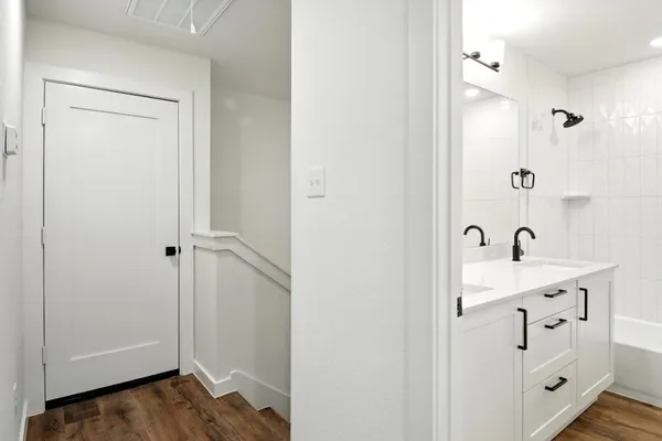 $2,186 | 1860 Dry Cherry Lane, Unit B, Dayton, TX 77535
