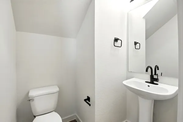 $2,186 | 1860 Dry Cherry Lane, Unit B, Dayton, TX 77535