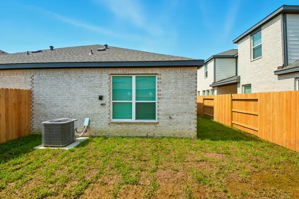 $2,186 | 1860 Dry Cherry Lane, Unit B, Dayton, TX 77535