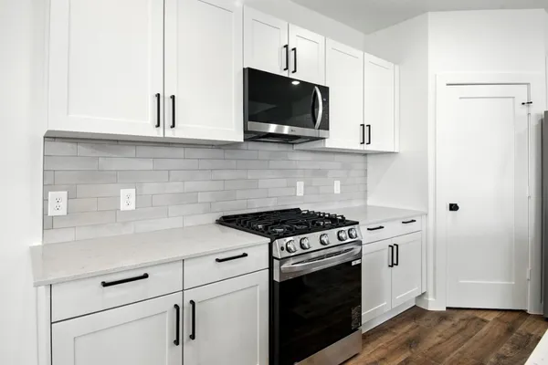 $2,186 | 1860 Dry Cherry Lane, Unit B, Dayton, TX 77535