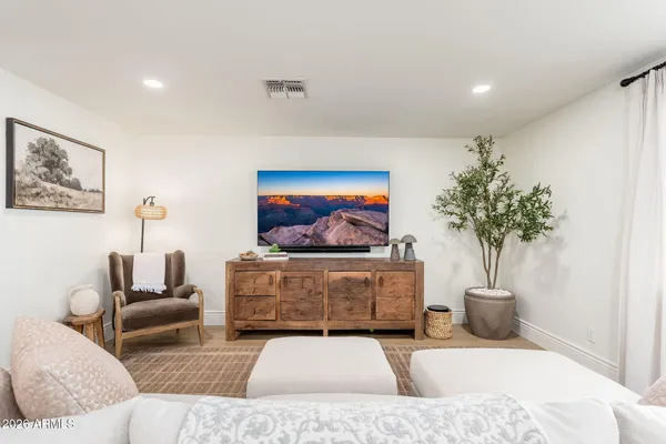 $9,000 | 4030 East Fairmount Avenue, Phoenix, AZ 85018