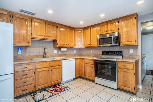 $389,900 | 700 Governors Highway, South Windsor, CT 06074