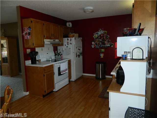 4220 Huff Road Archdale, NC 27263 - Photo 5 of 8 Kitchen.