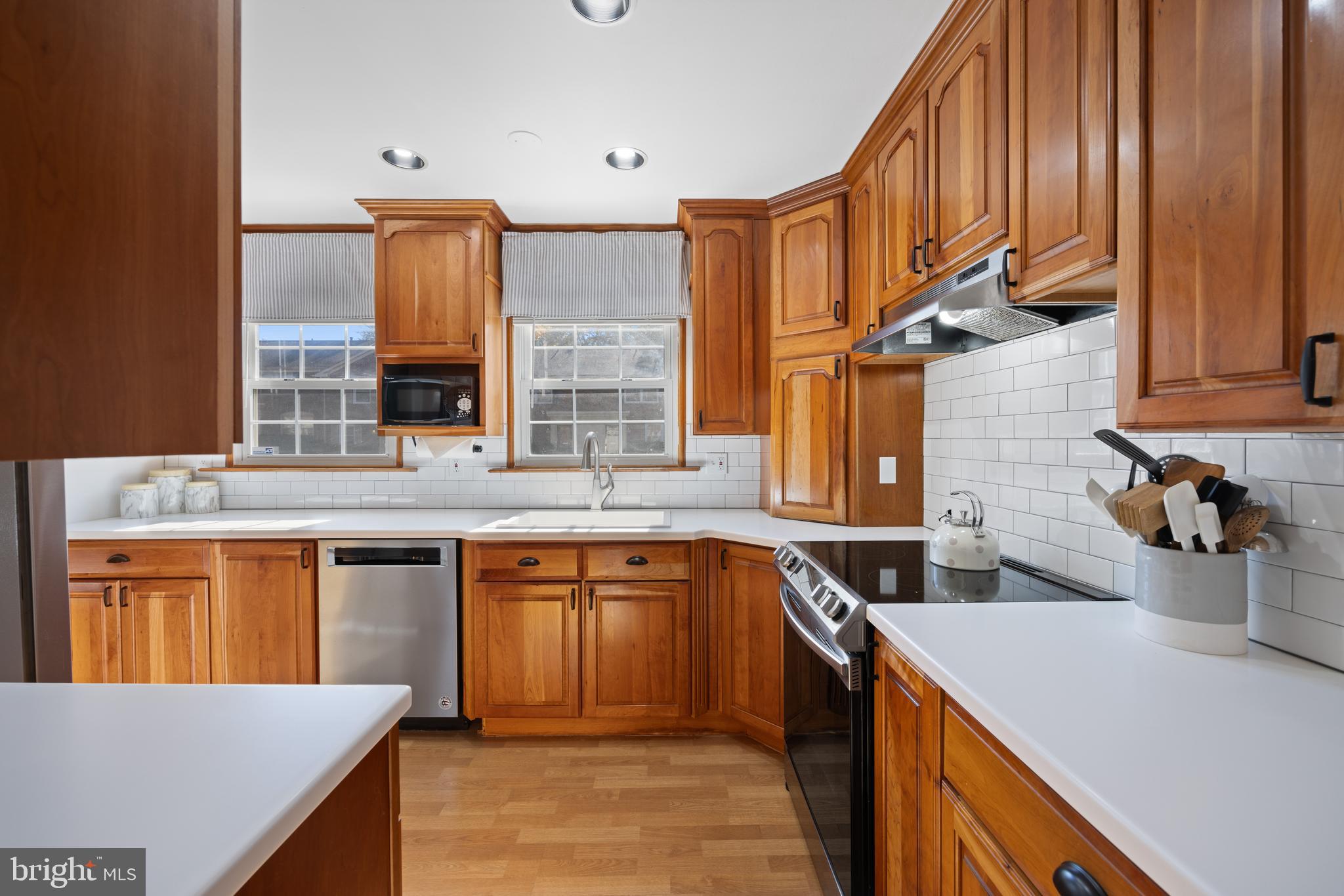 8522 Westover Court Springfield, VA 22152 - Photo 12 of 50 Electric stovetop