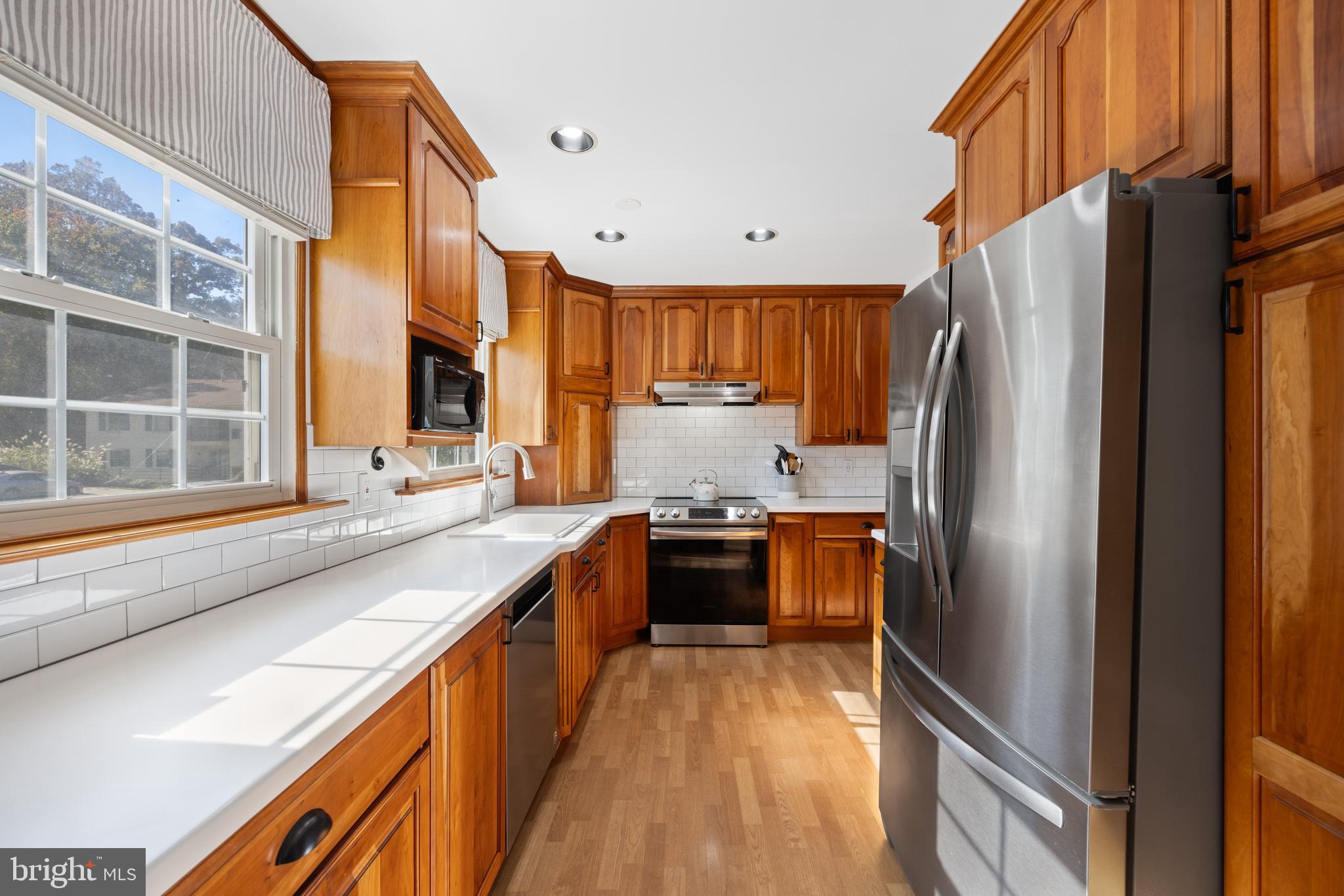 8522 Westover Court Springfield, VA 22152 - Photo 2 of 50 Bright Kitchen w/ wood cabinets & SS appliances