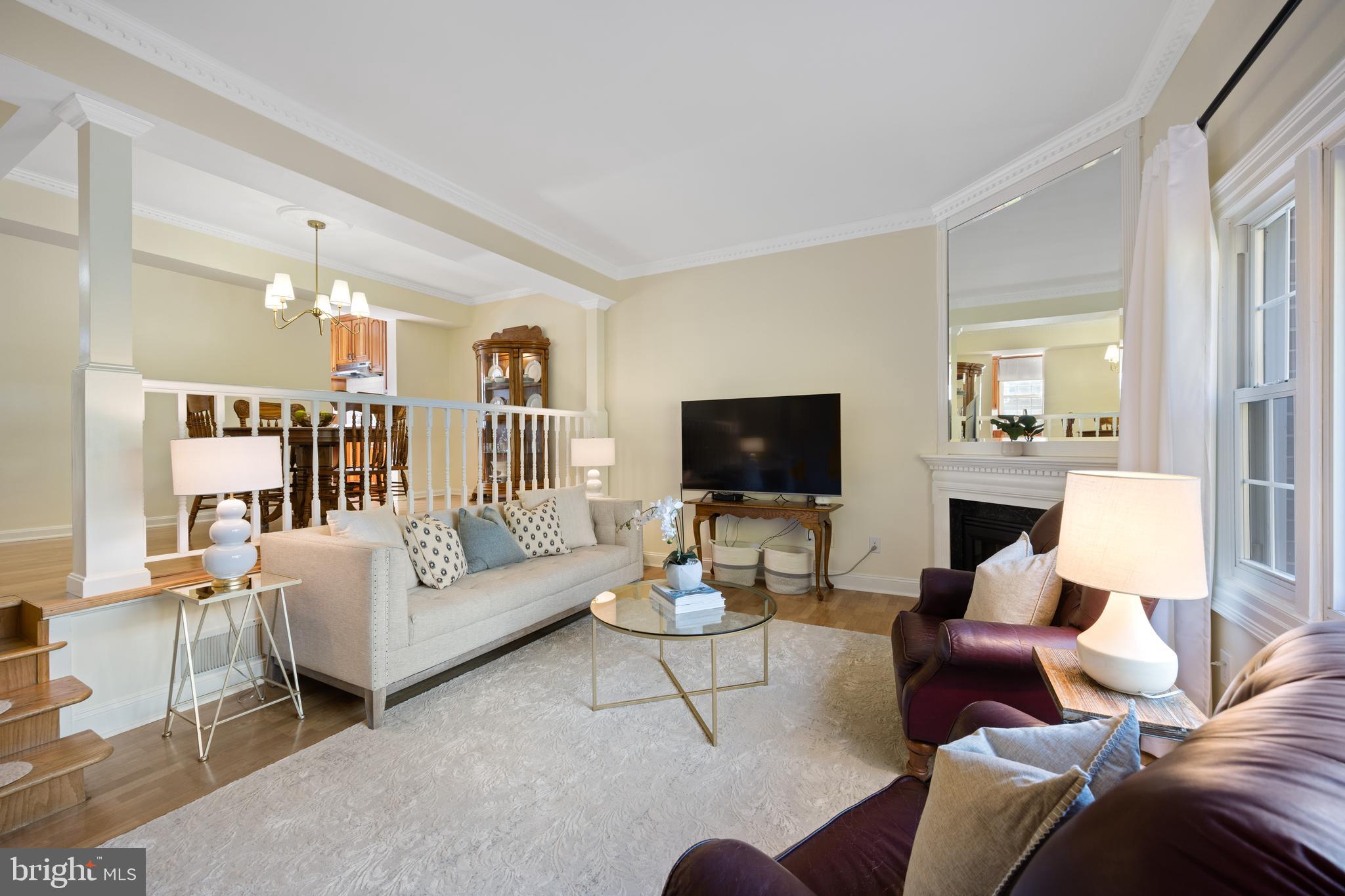 8522 Westover Court Springfield, VA 22152 - Photo 3 of 50 High ceilings in the living room