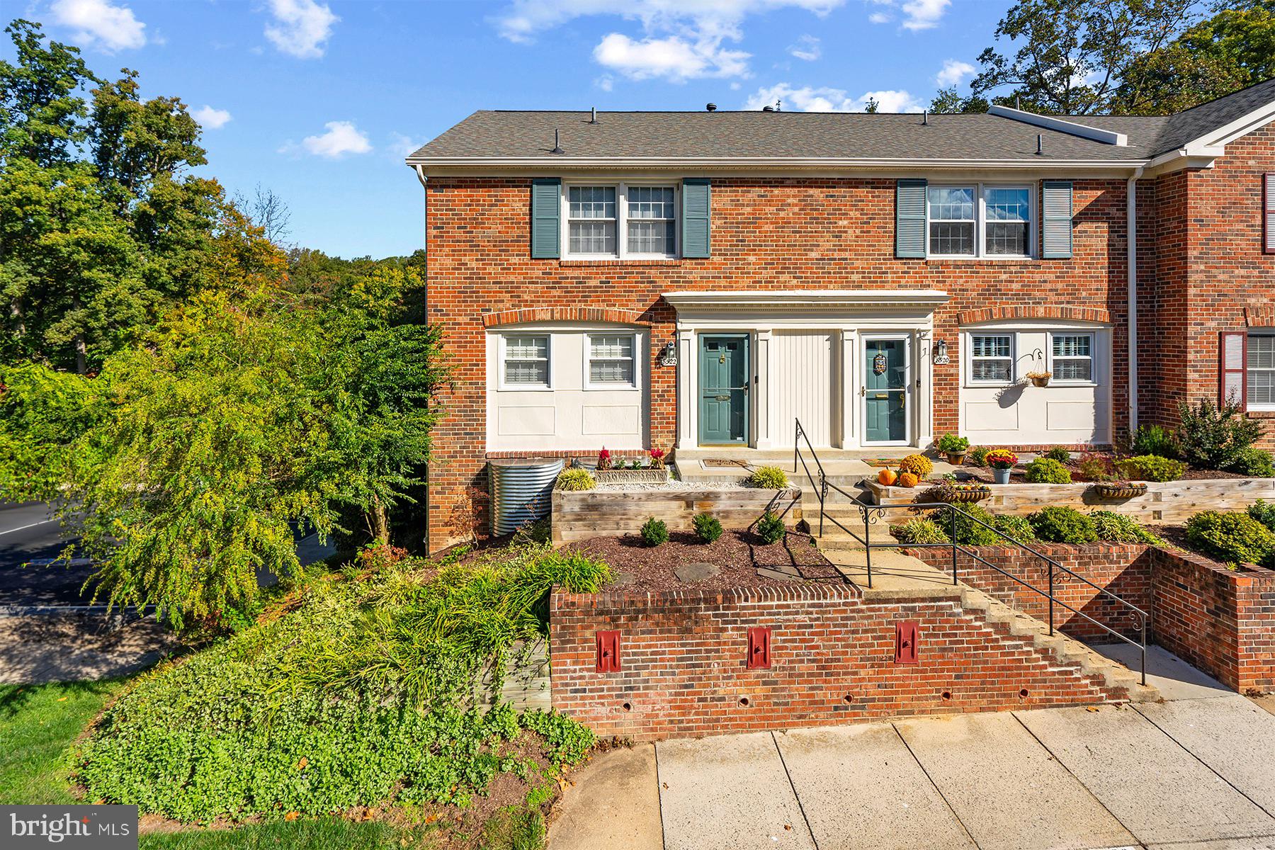 8522 Westover Court Springfield, VA 22152 - Photo 7 of 50 Natural Light throughout the day
