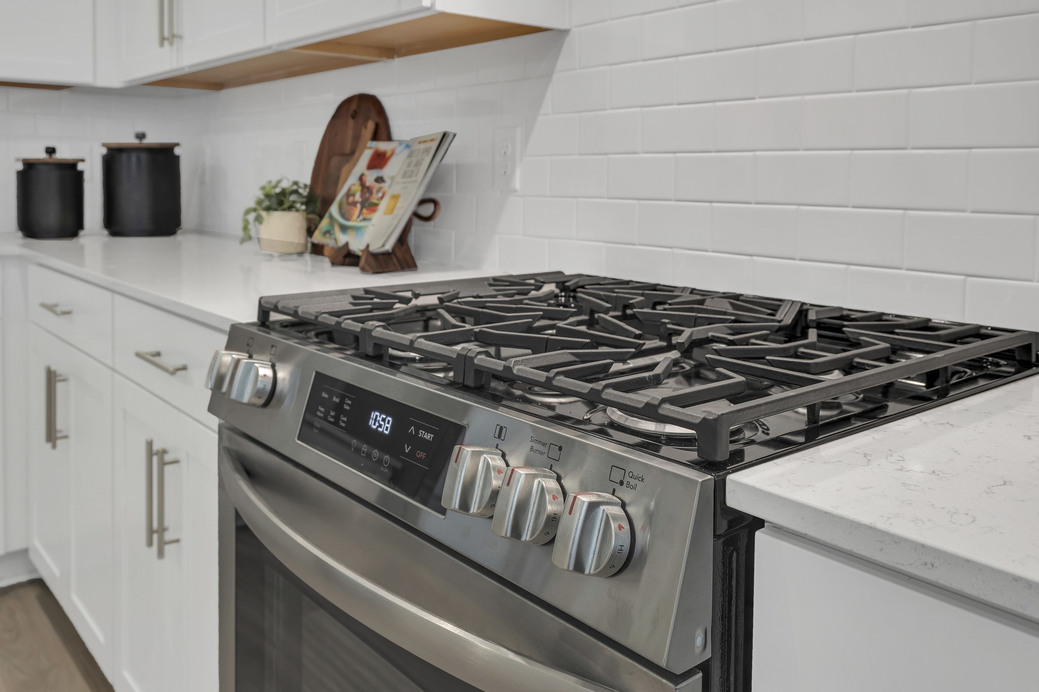 6356 North New Hope Road Hermitage, TN 37076 - Photo 11 of 37 a close up of a stove